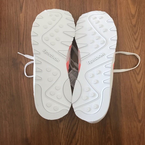 Final Sale ❤️ Reebok Classic Nylon TXT Sneaker - Picture 5 of 8